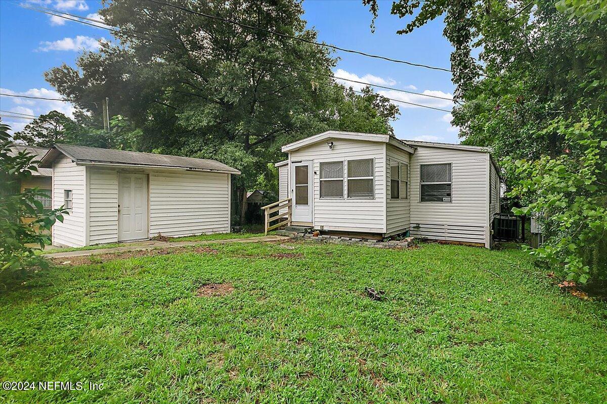 Photo 2 of 16 of 8526 EATON Avenue mobile home