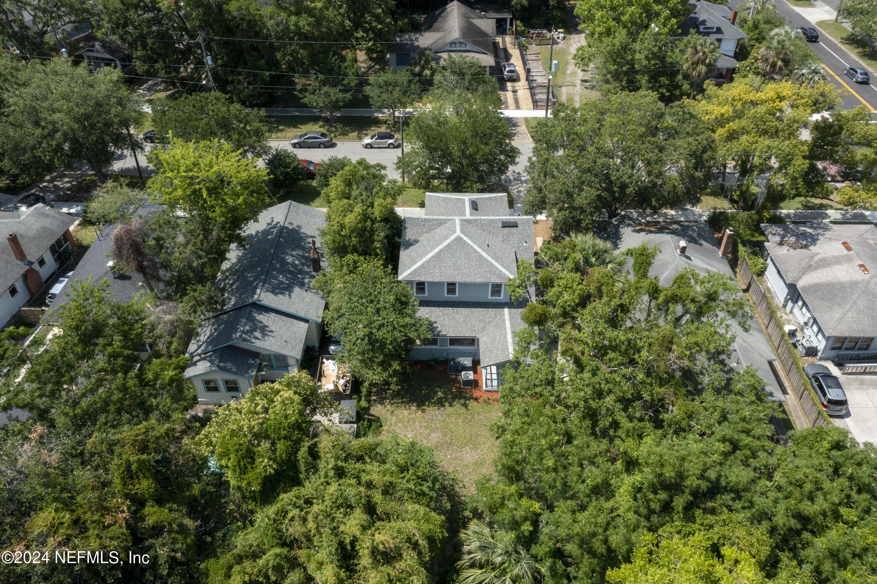 Photo 12 of 45 of 2512 DELLWOOD Avenue house