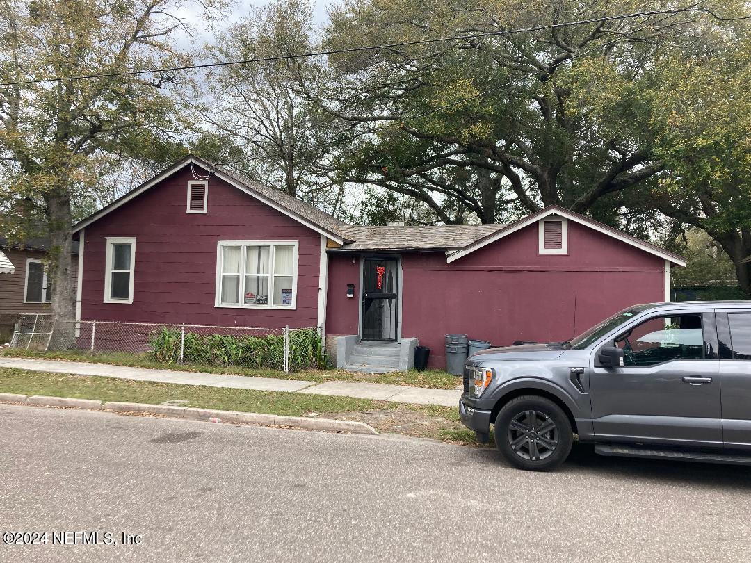 Photo 1 of 1 of 1021 E 13TH Street house