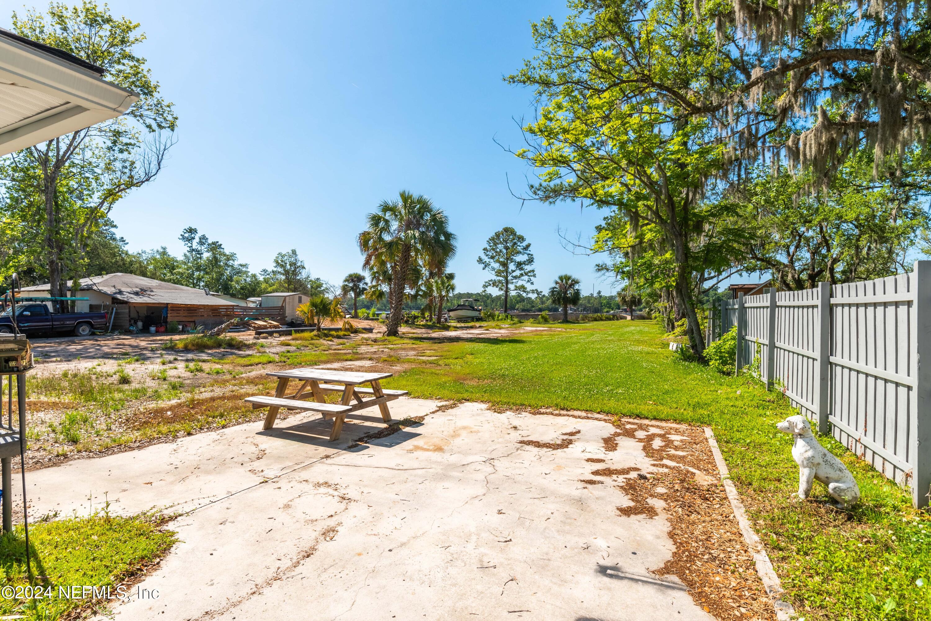 Photo 18 of 31 of 2736 BROWARD Road house