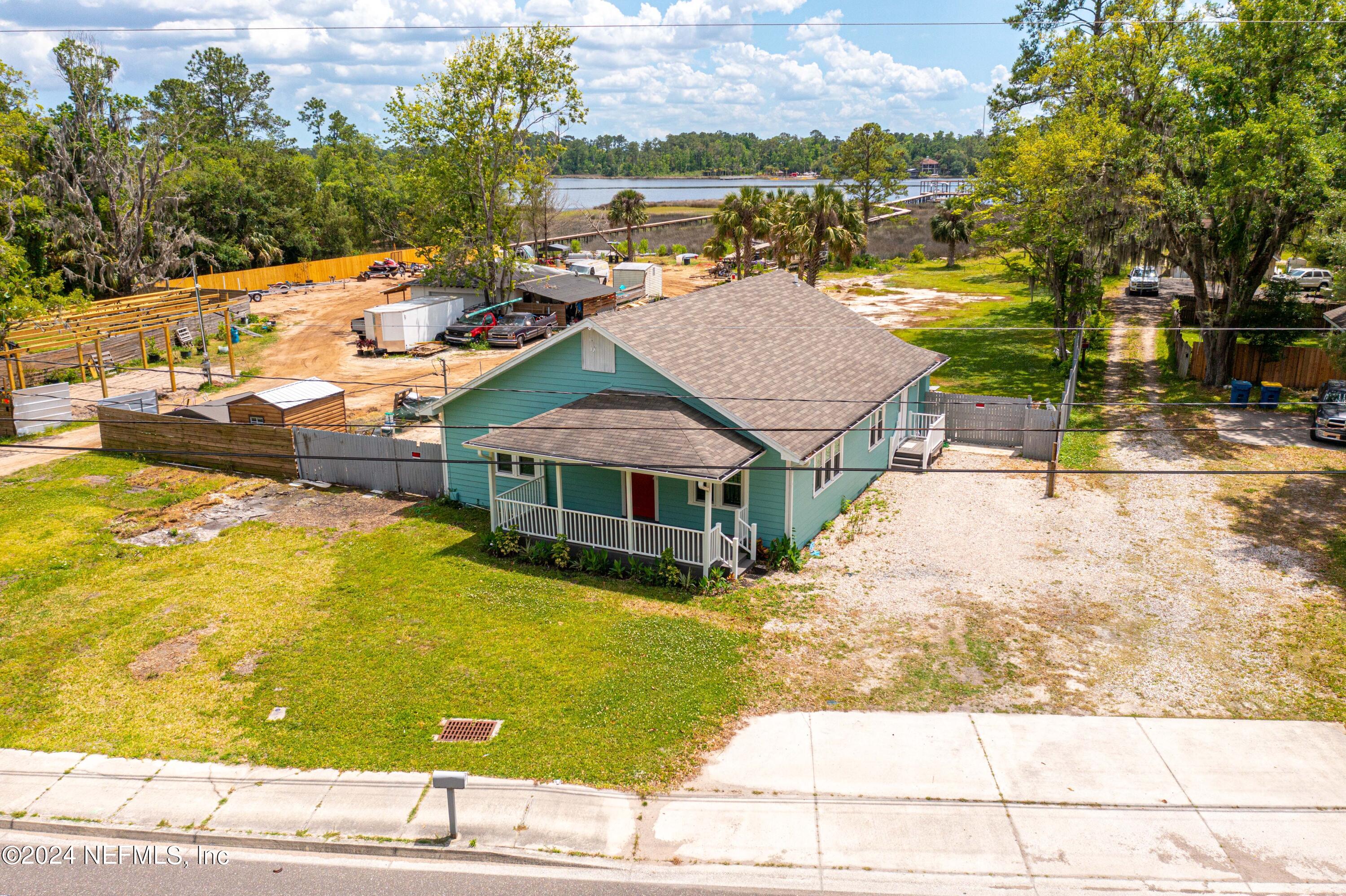 Photo 3 of 31 of 2736 BROWARD Road house