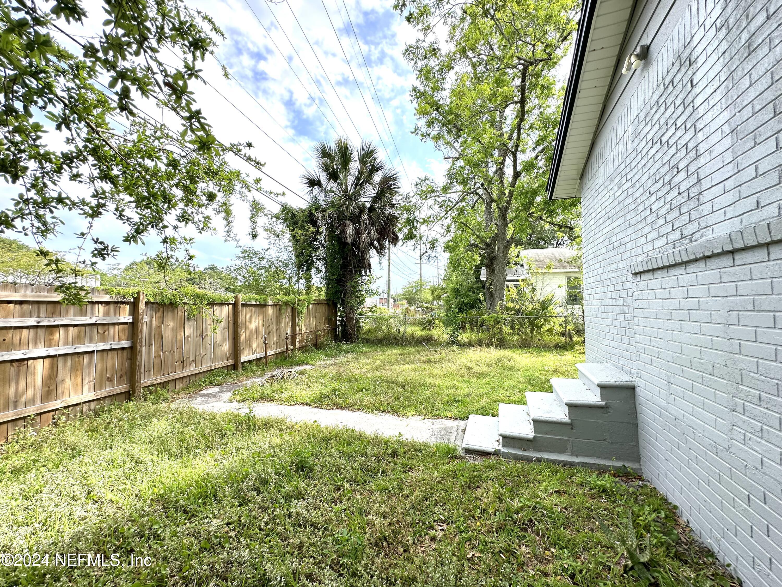 Photo 19 of 19 of 4230 BUCKMAN Street house