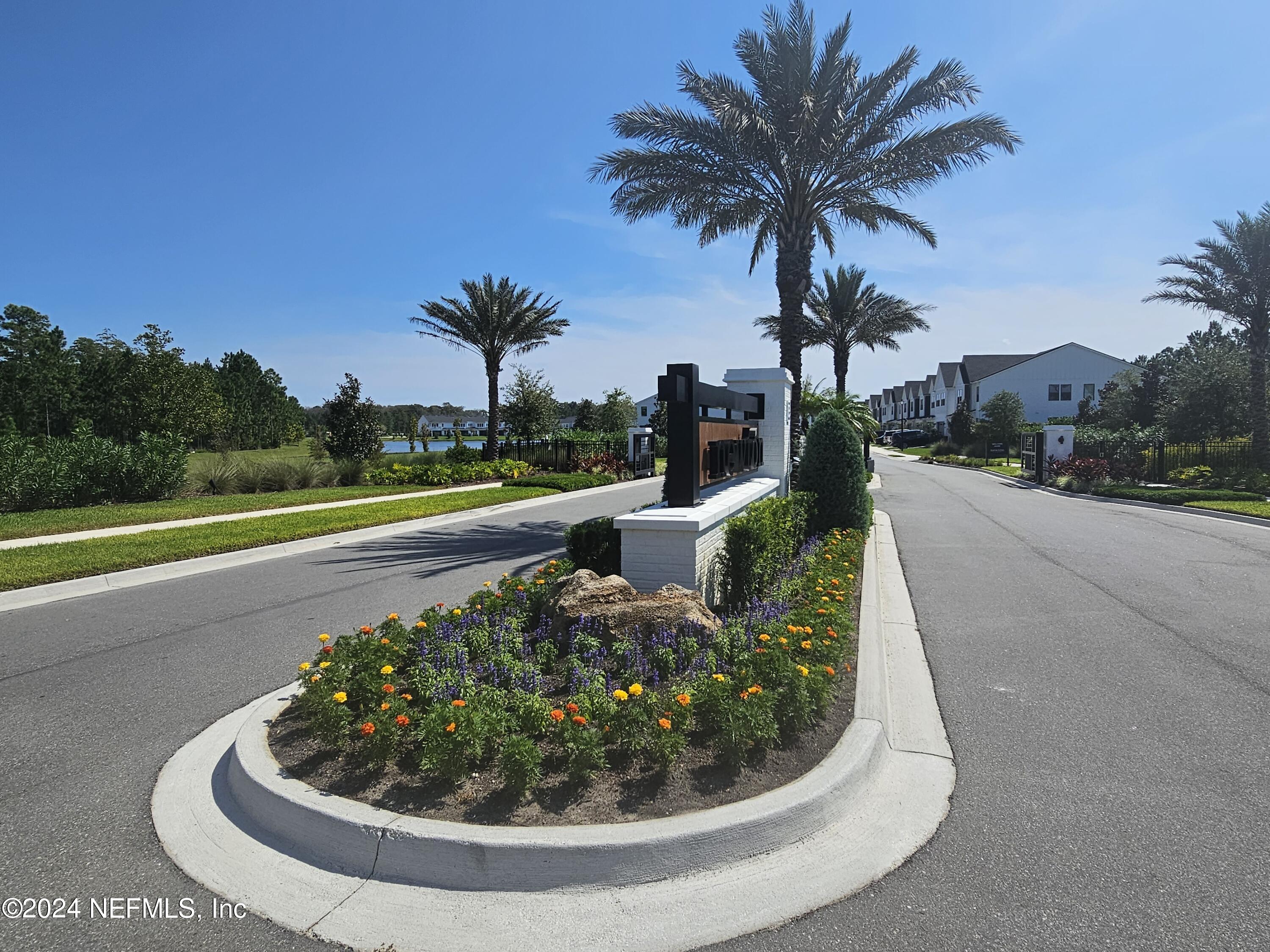 Photo 4 of 25 of 11454 NEWTONIAN Boulevard townhome