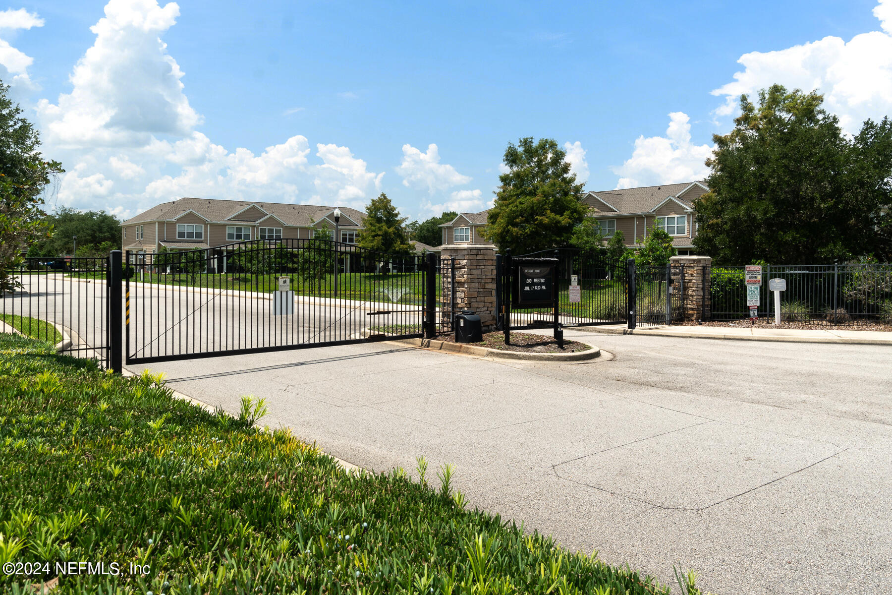 Photo 7 of 38 of 4111 CROWNWOOD Drive townhome