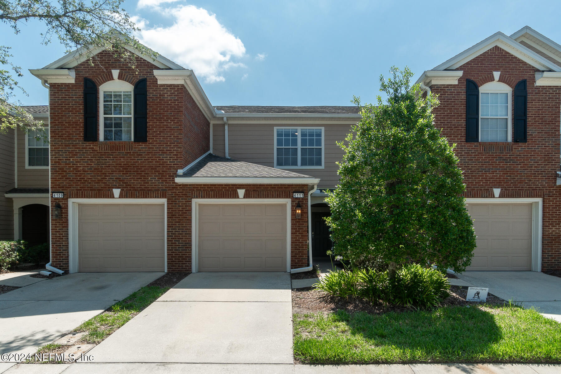 Photo 8 of 38 of 4111 CROWNWOOD Drive townhome