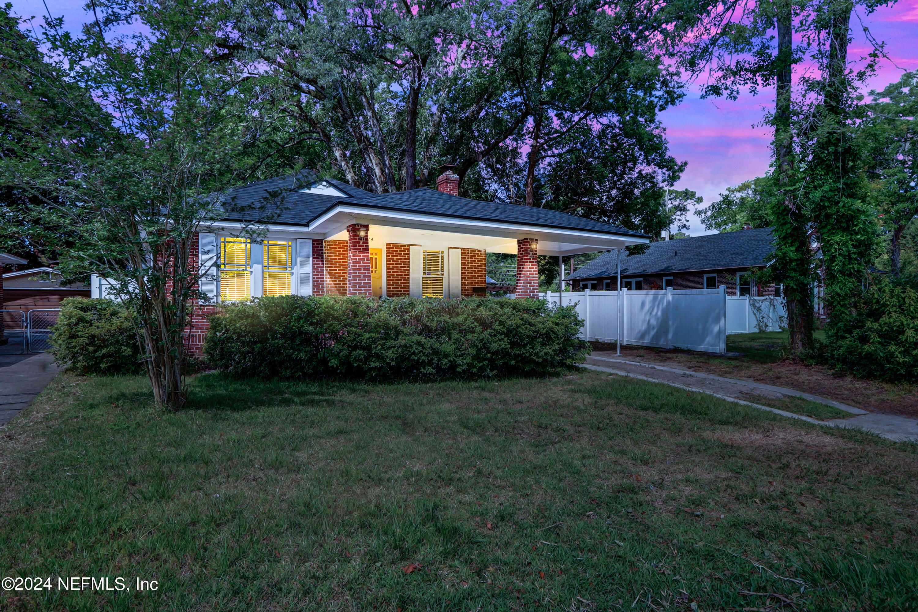 Photo 2 of 54 of 914 INGLESIDE Avenue house