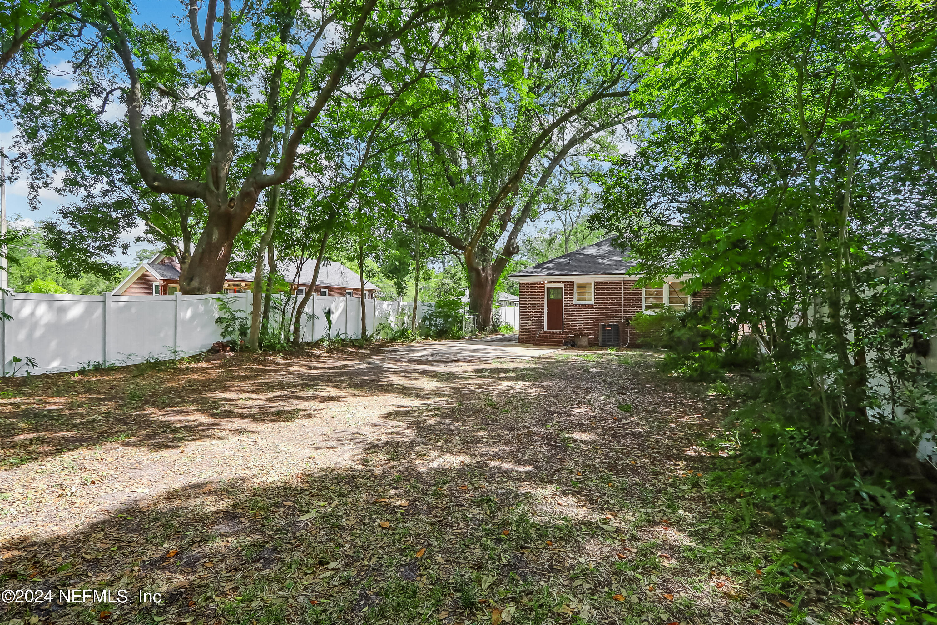 Photo 33 of 54 of 914 INGLESIDE Avenue house