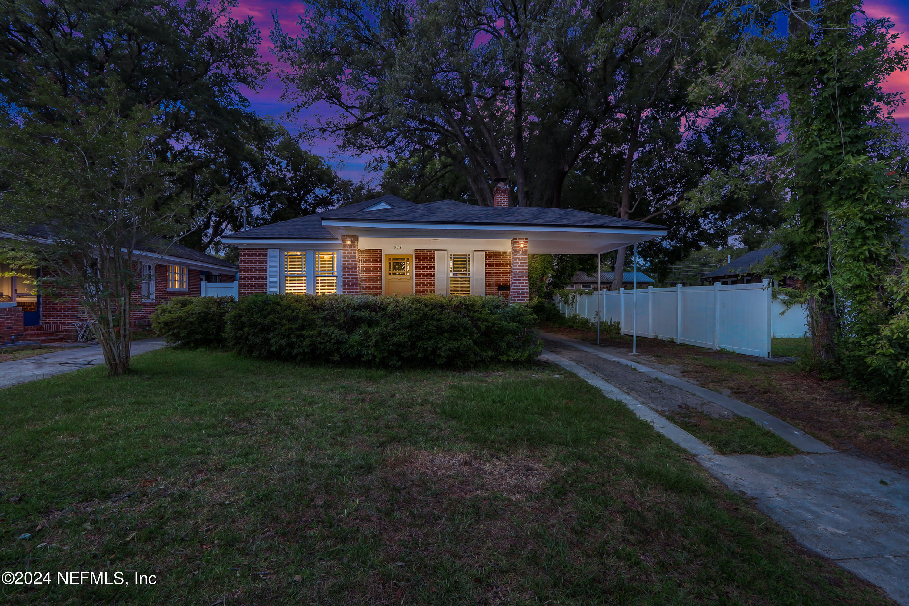 Photo 37 of 54 of 914 INGLESIDE Avenue house