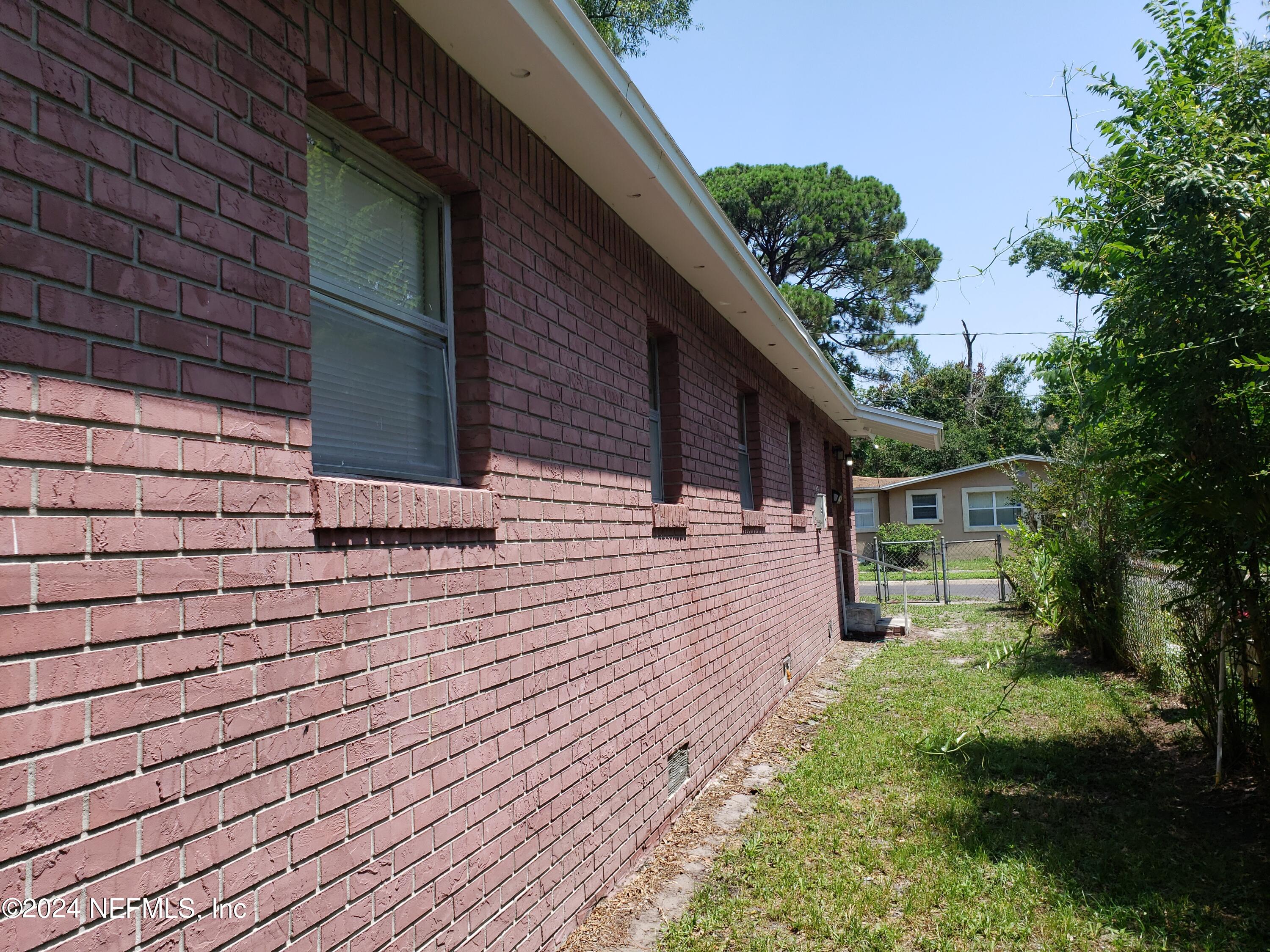 Photo 2 of 11 of 1856 W 27TH Street house