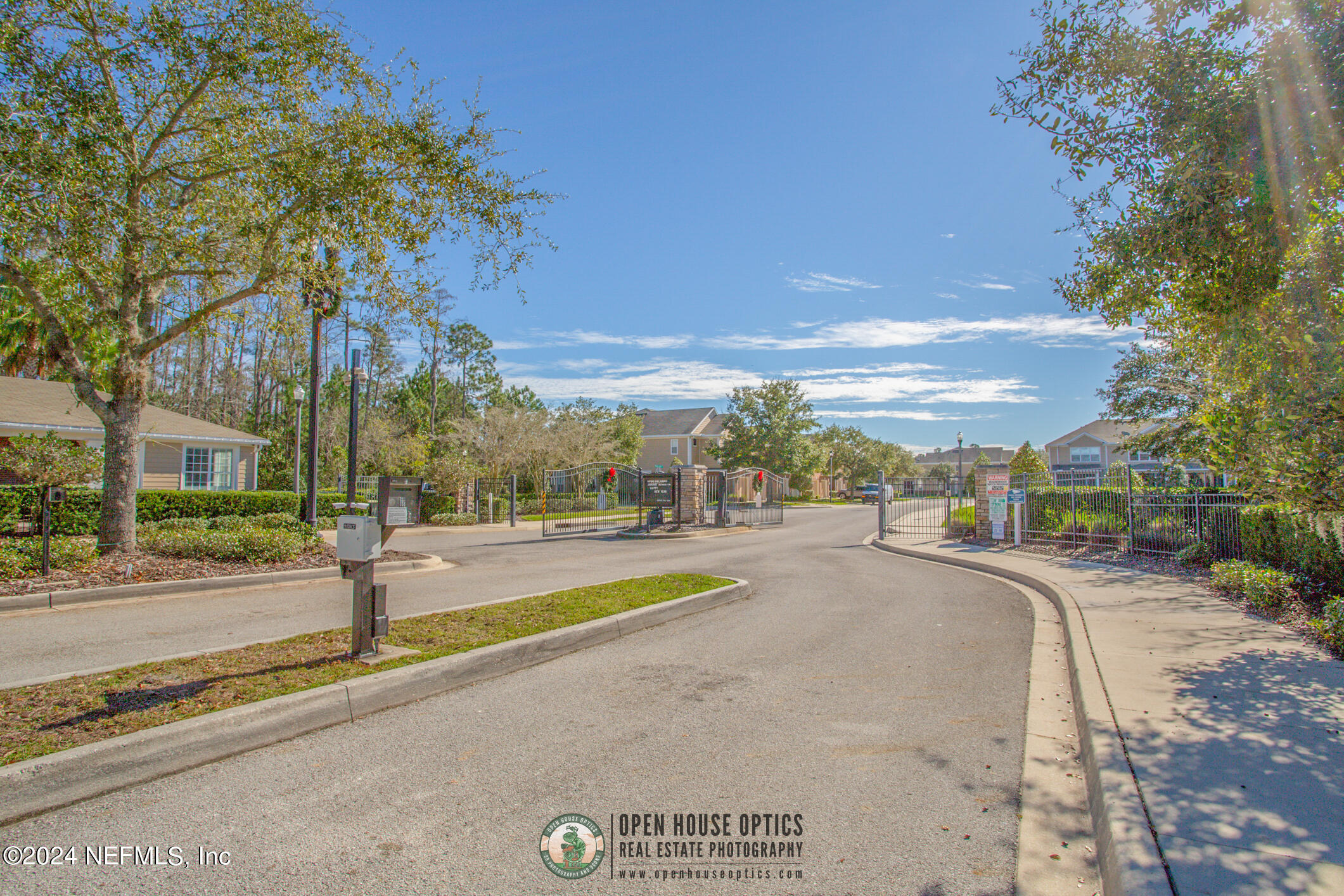 Photo 5 of 26 of 4167 HIGHWOOD Drive townhome