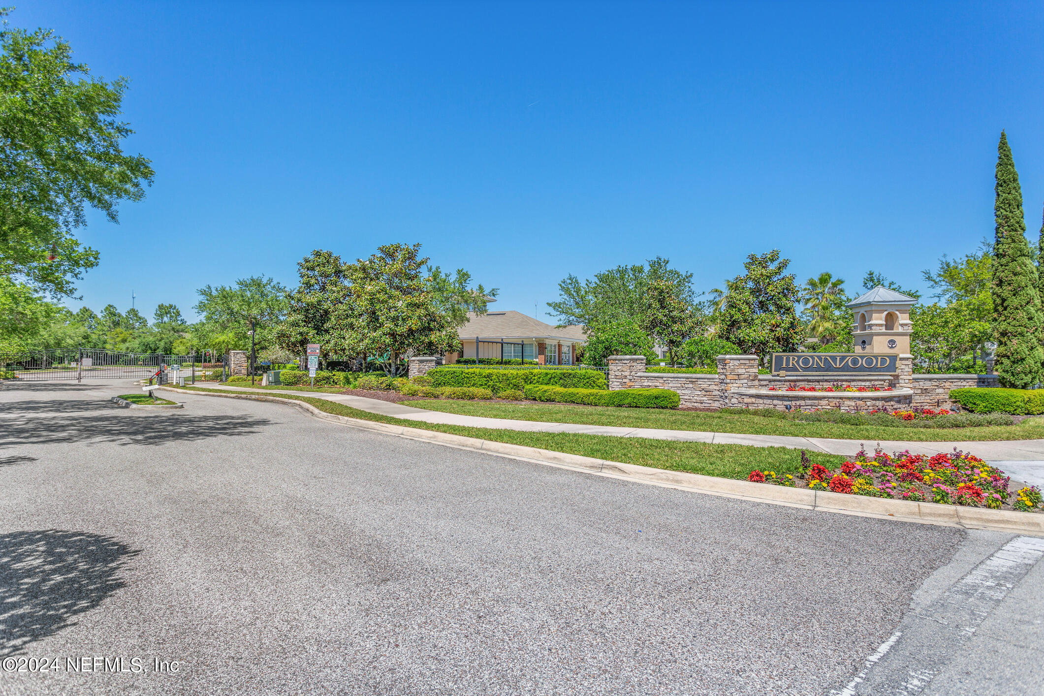 Photo 6 of 26 of 4167 HIGHWOOD Drive townhome