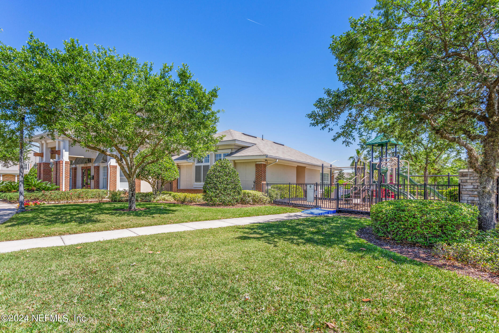 Photo 9 of 26 of 4167 HIGHWOOD Drive townhome