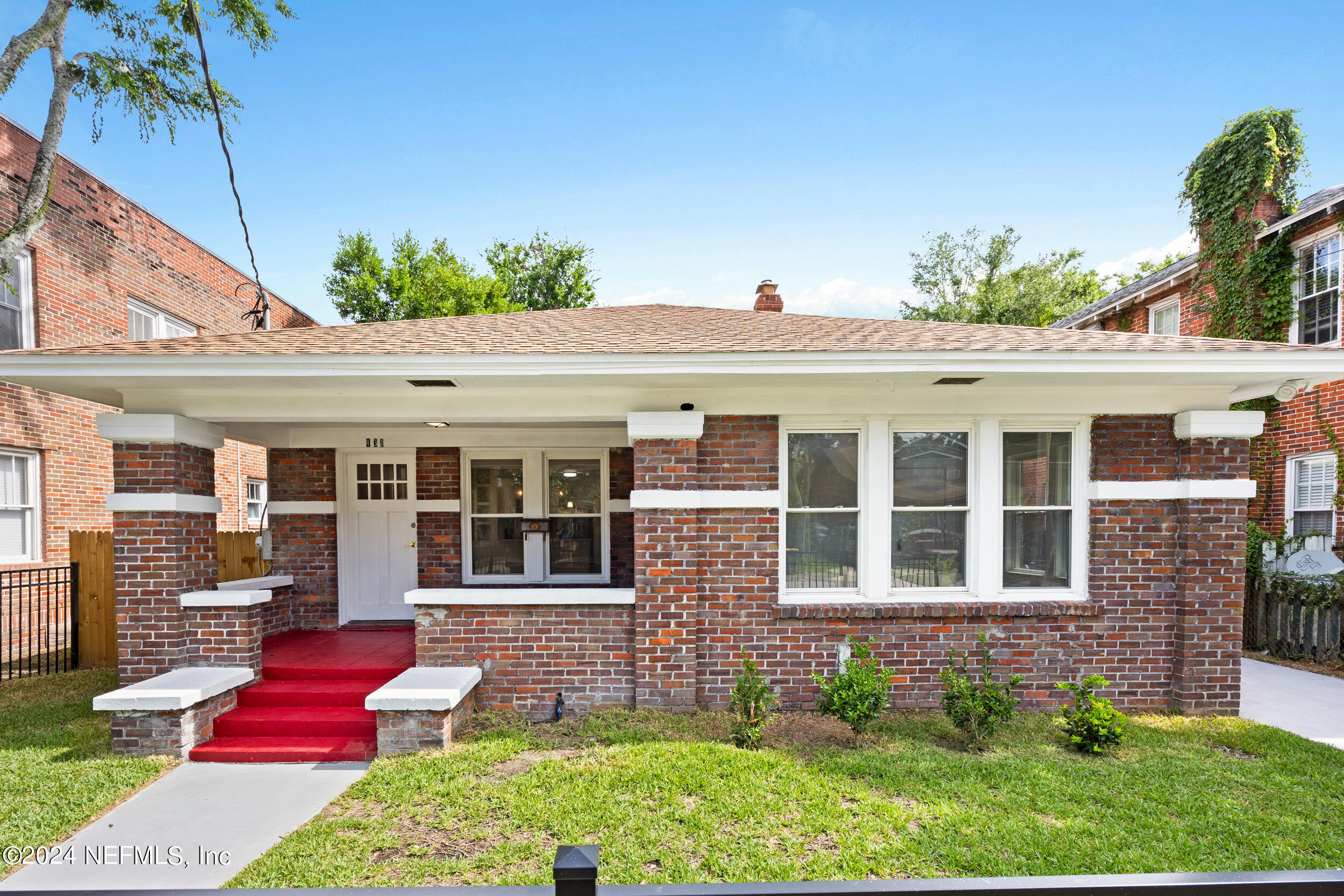 Photo 1 of 22 of 131 COTTAGE Avenue house