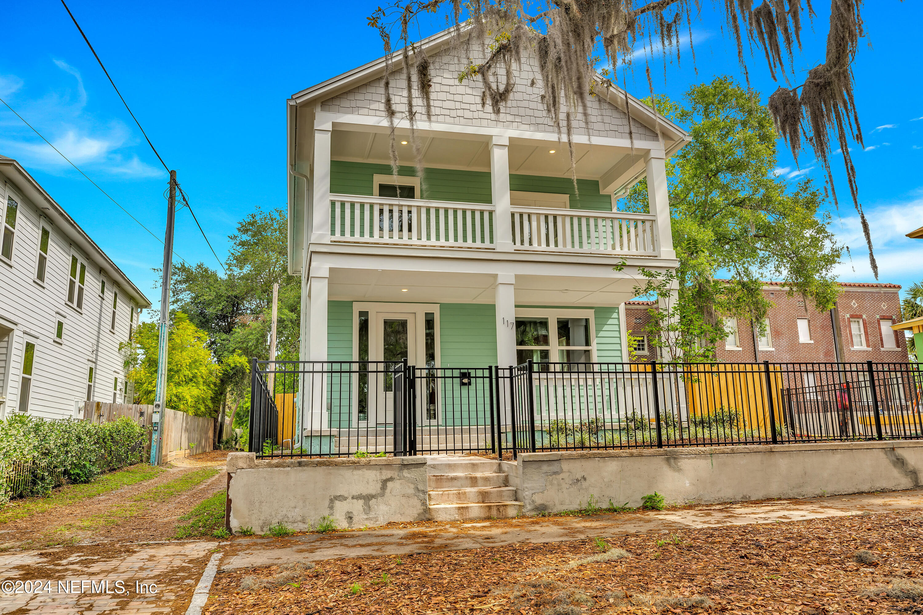 Photo 1 of 15 of 117 W 3RD Street house