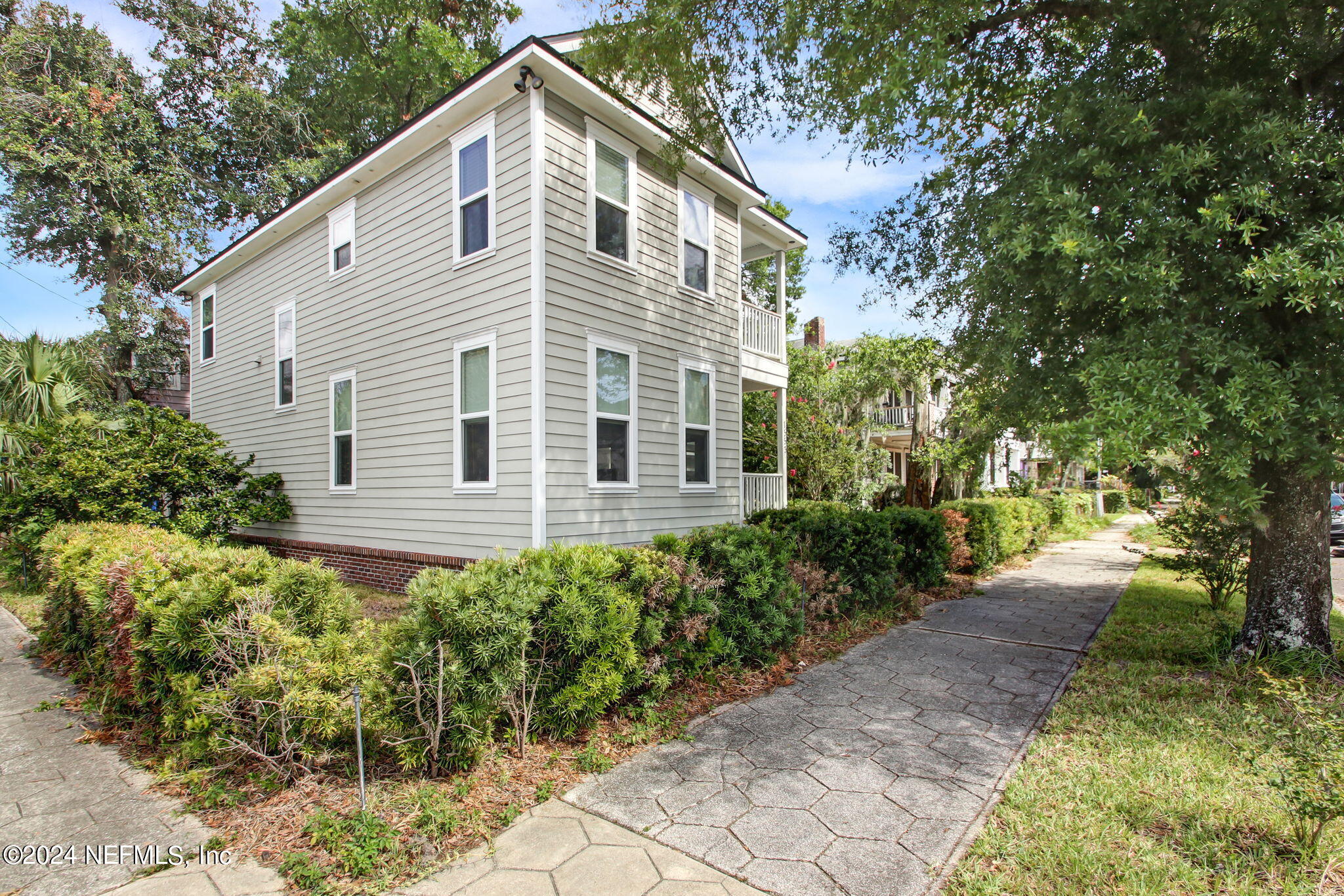 Photo 3 of 33 of 1553 HUBBARD Street house