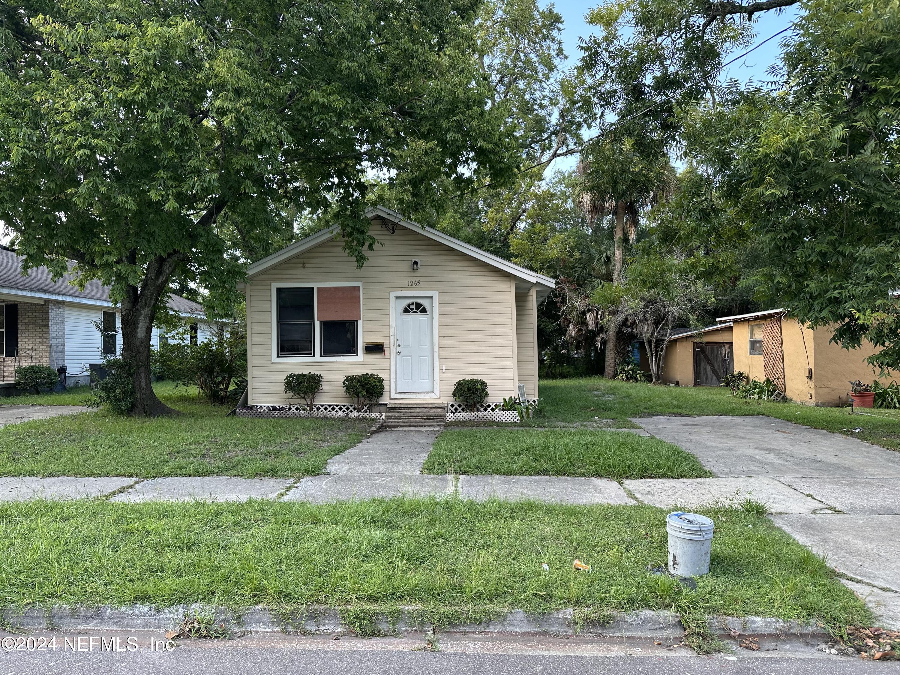 Photo 1 of 1 of 1265 W 30TH Street house