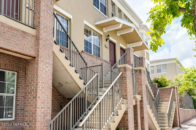 Photo 1 of 40 of 306 E ASHLEY Street townhome