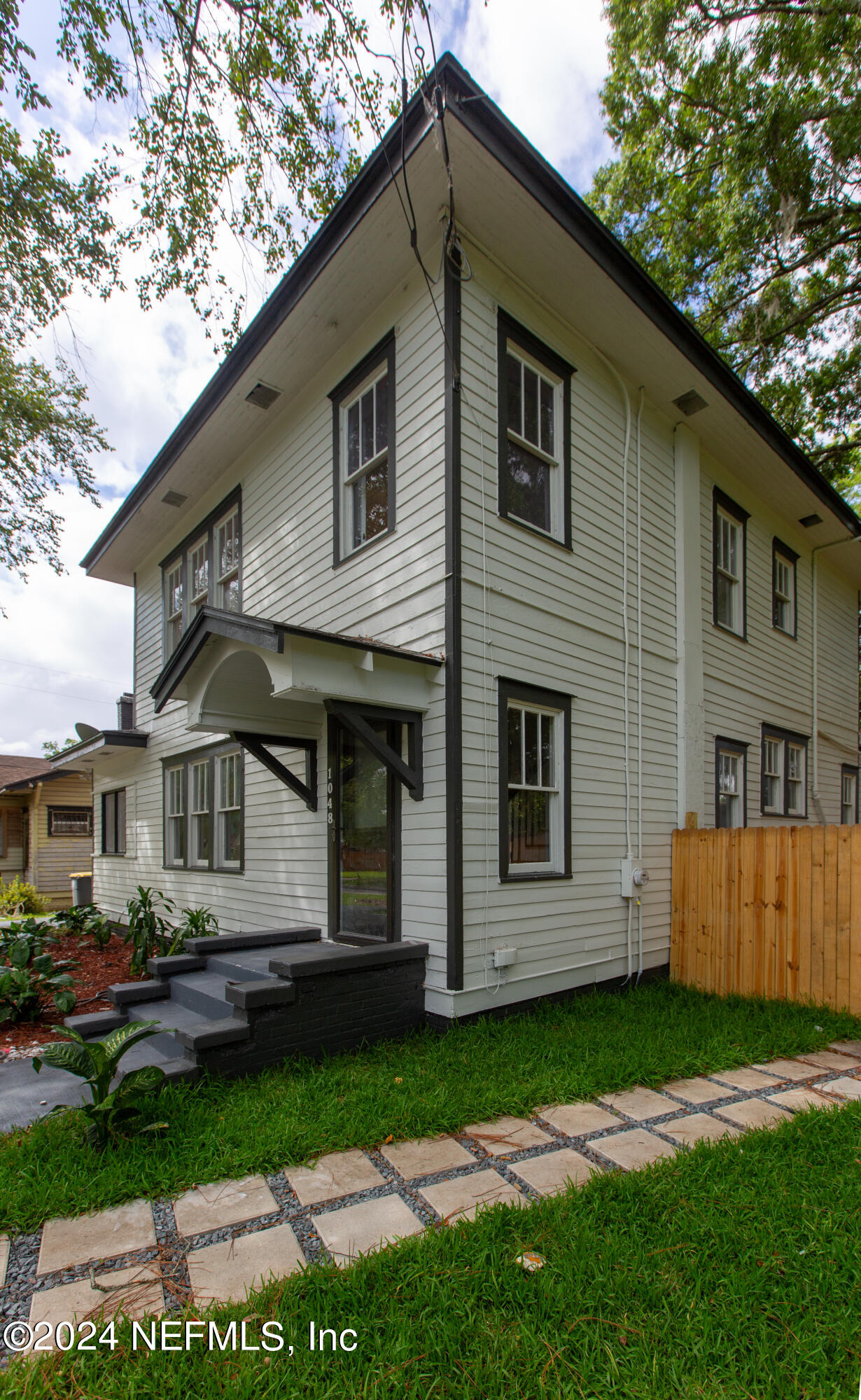 Photo 2 of 46 of 1048 INGLESIDE Avenue house