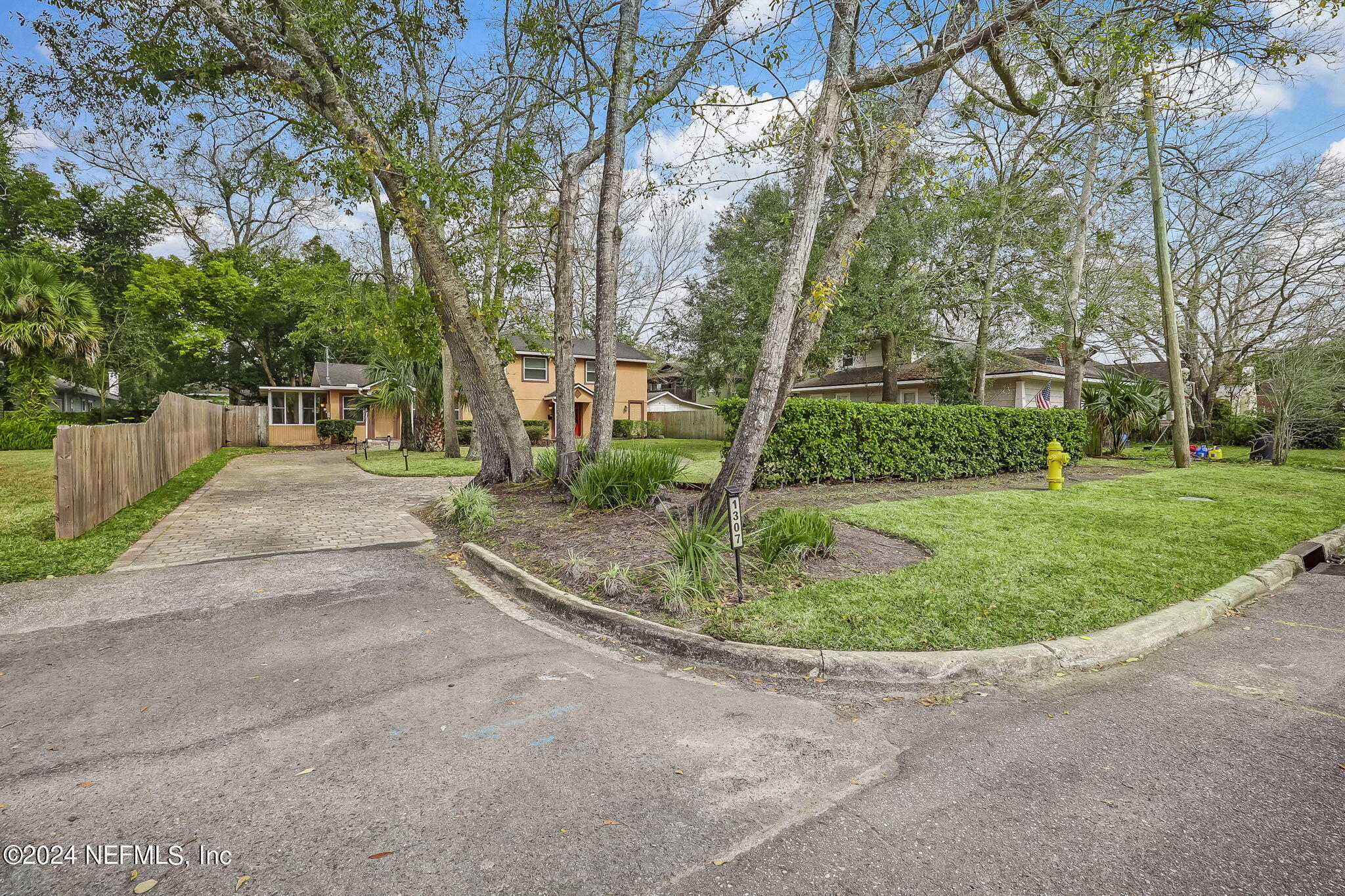 Photo 5 of 66 of 1307 INGLESIDE Avenue house