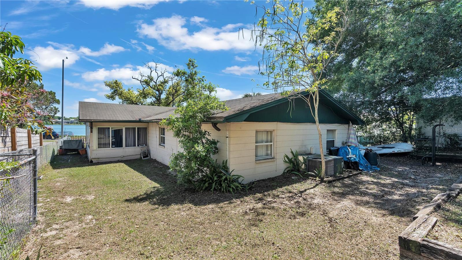 Photo 4 of 20 of 819 SIKES BOULEVARD house