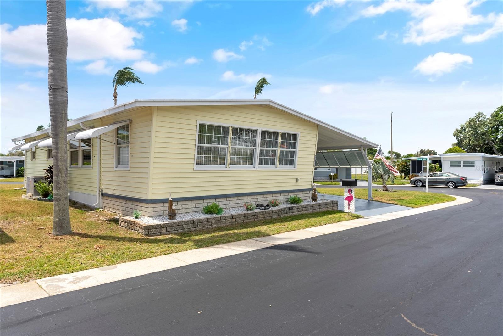 Photo 9 of 26 of 10372 N LAKE DRIVE mobile home