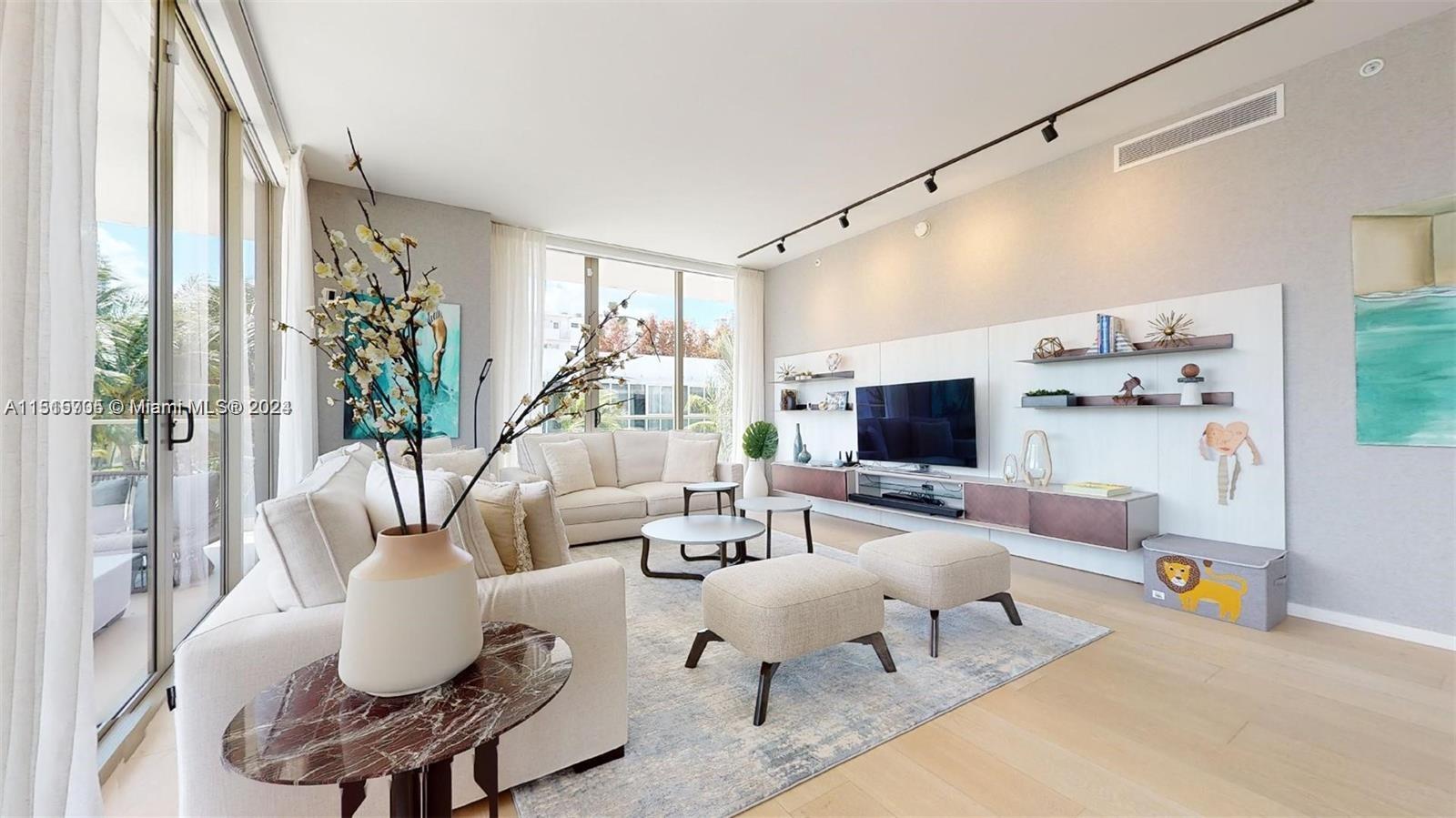 Photo 2 of 41 of 300 Collins Ave 3D condo