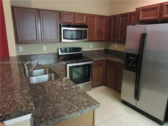 Photo 2 of 5 of listing c32bdeec-8c03-4103-8d03-cb248e5222dd condo