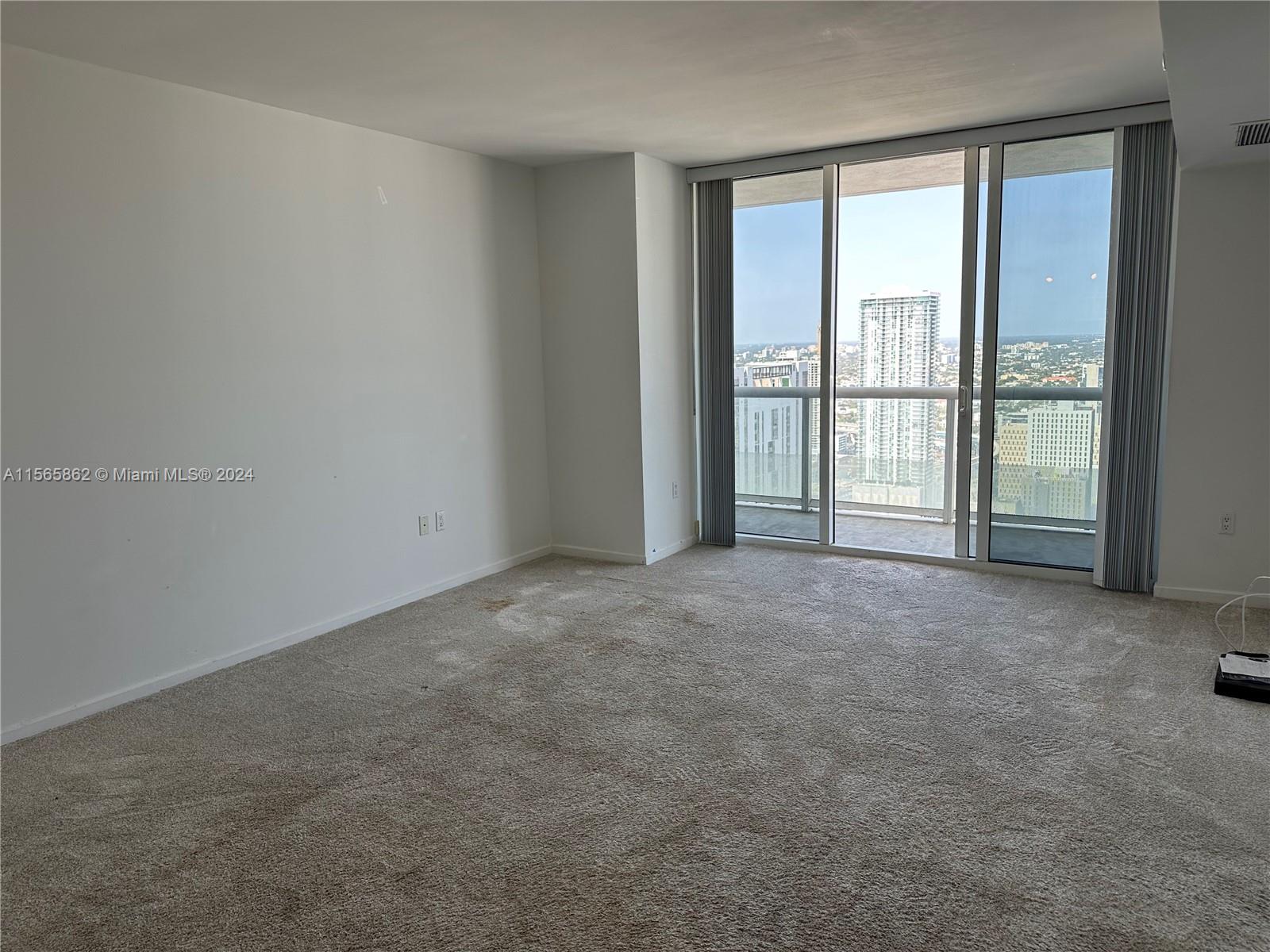 Photo 3 of 18 of 50 Biscayne Blvd 4807 condo