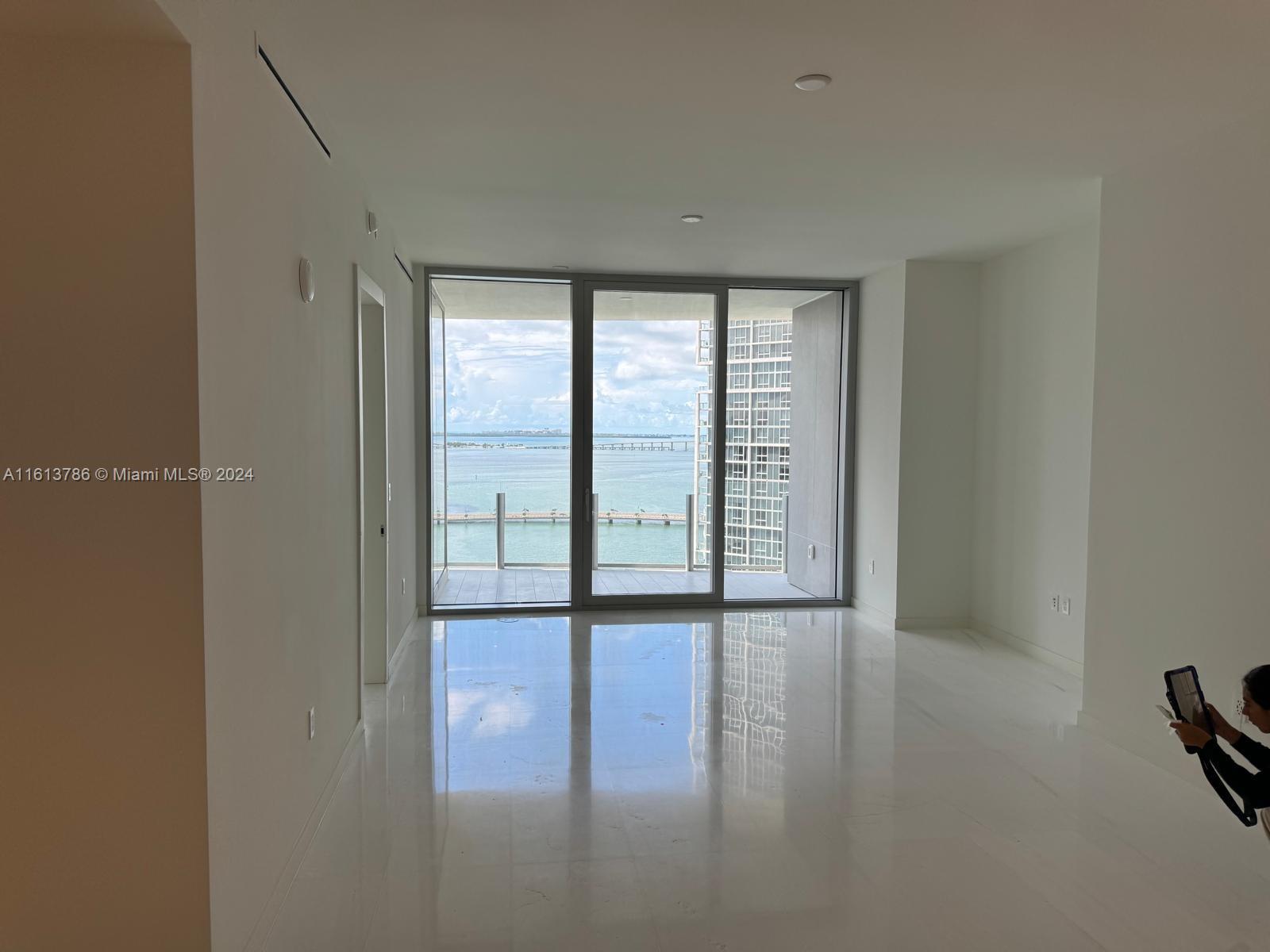 Photo 11 of 22 of 300 Biscayne Blvd Way 1805 condo