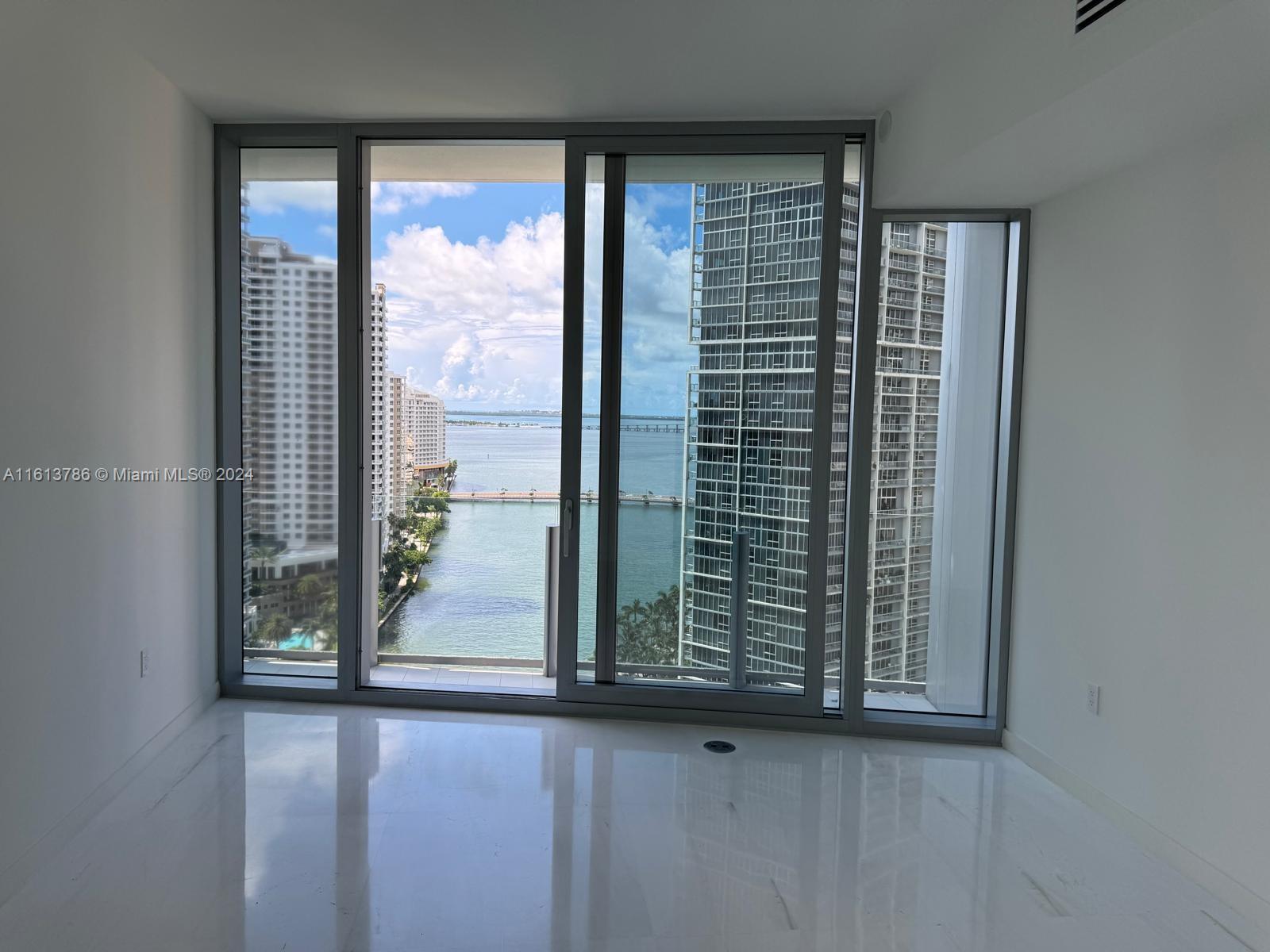 Photo 12 of 22 of 300 Biscayne Blvd Way 1805 condo