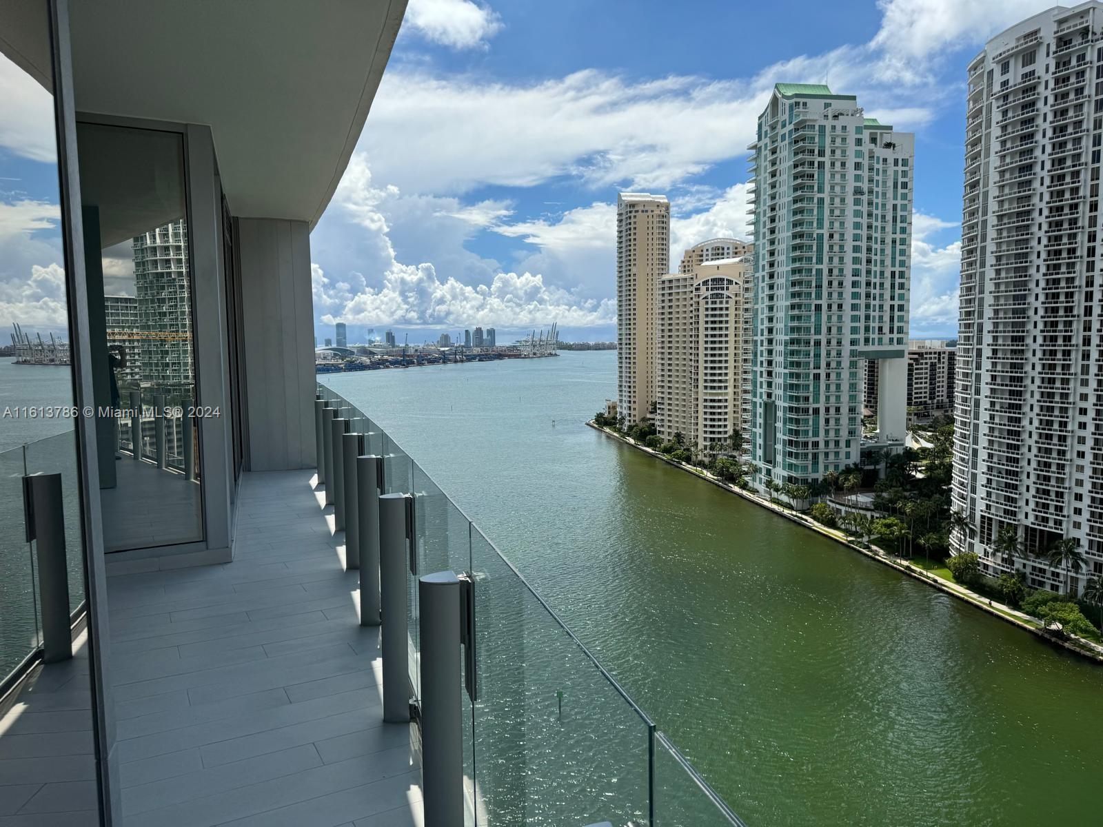 Photo 2 of 22 of 300 Biscayne Blvd Way 1805 condo