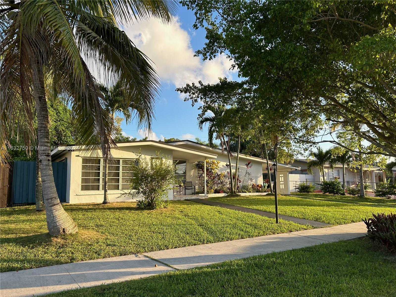 Photo 2 of 16 of 12000 SW 174th St house