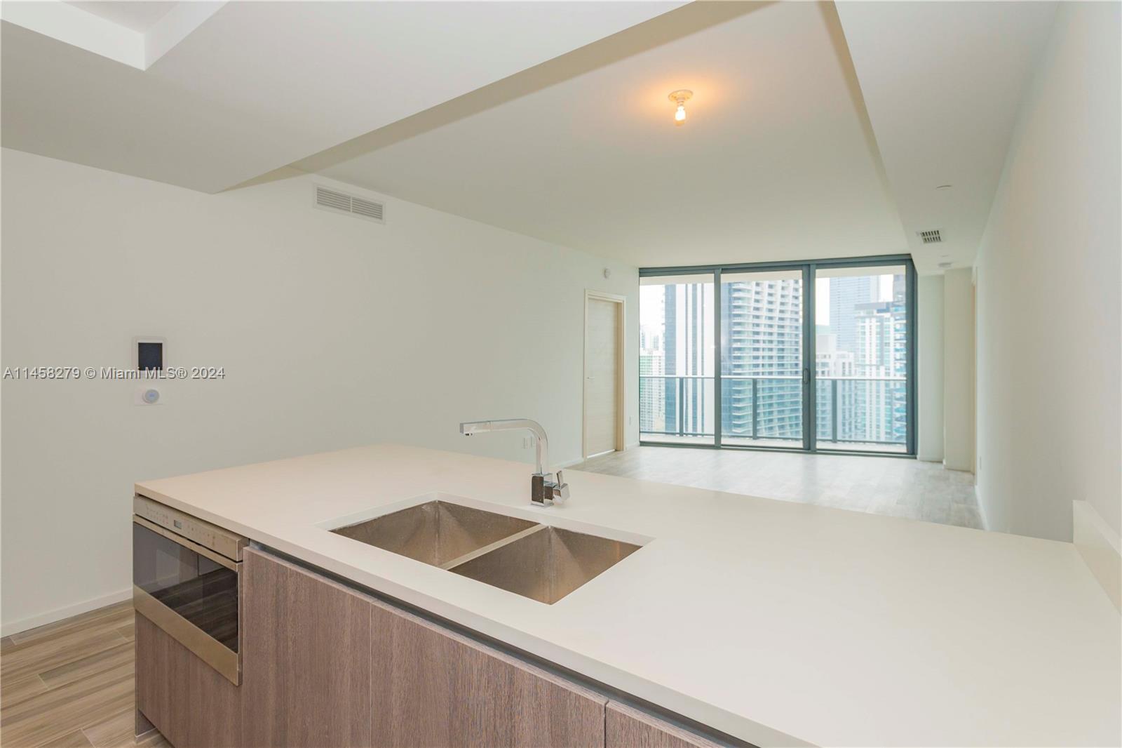 Photo 6 of 30 of listing c95803c3-33c0-449c-a769-61da81cfa3ad condo