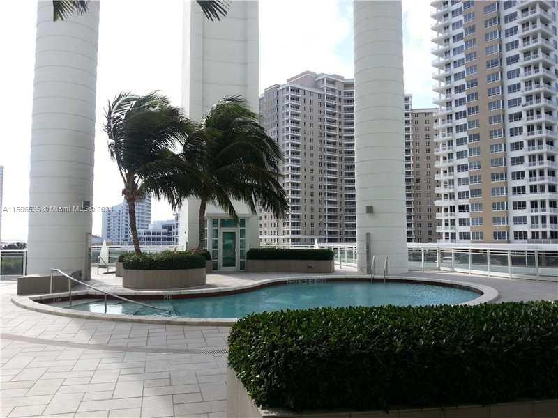 Photo 3 of 12 of 900 Brickell Key Blvd 2803 condo