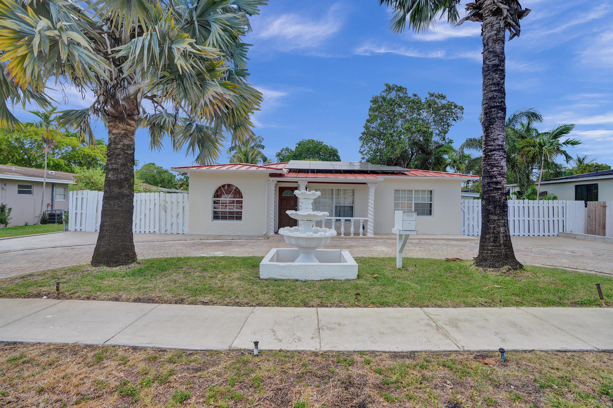 Photo 4 of 41 of 515 NE 139th Street house