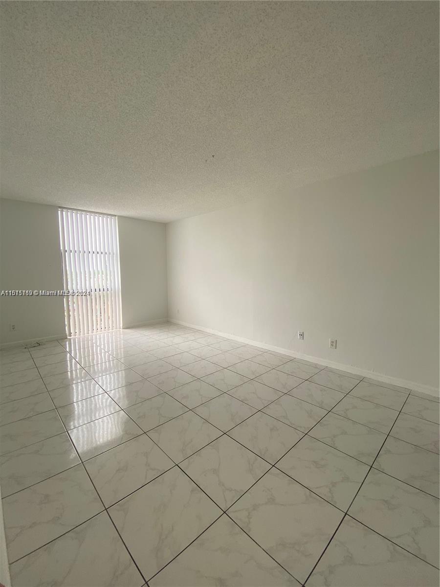 Photo 10 of 17 of 13499 Biscayne Blvd 403 condo