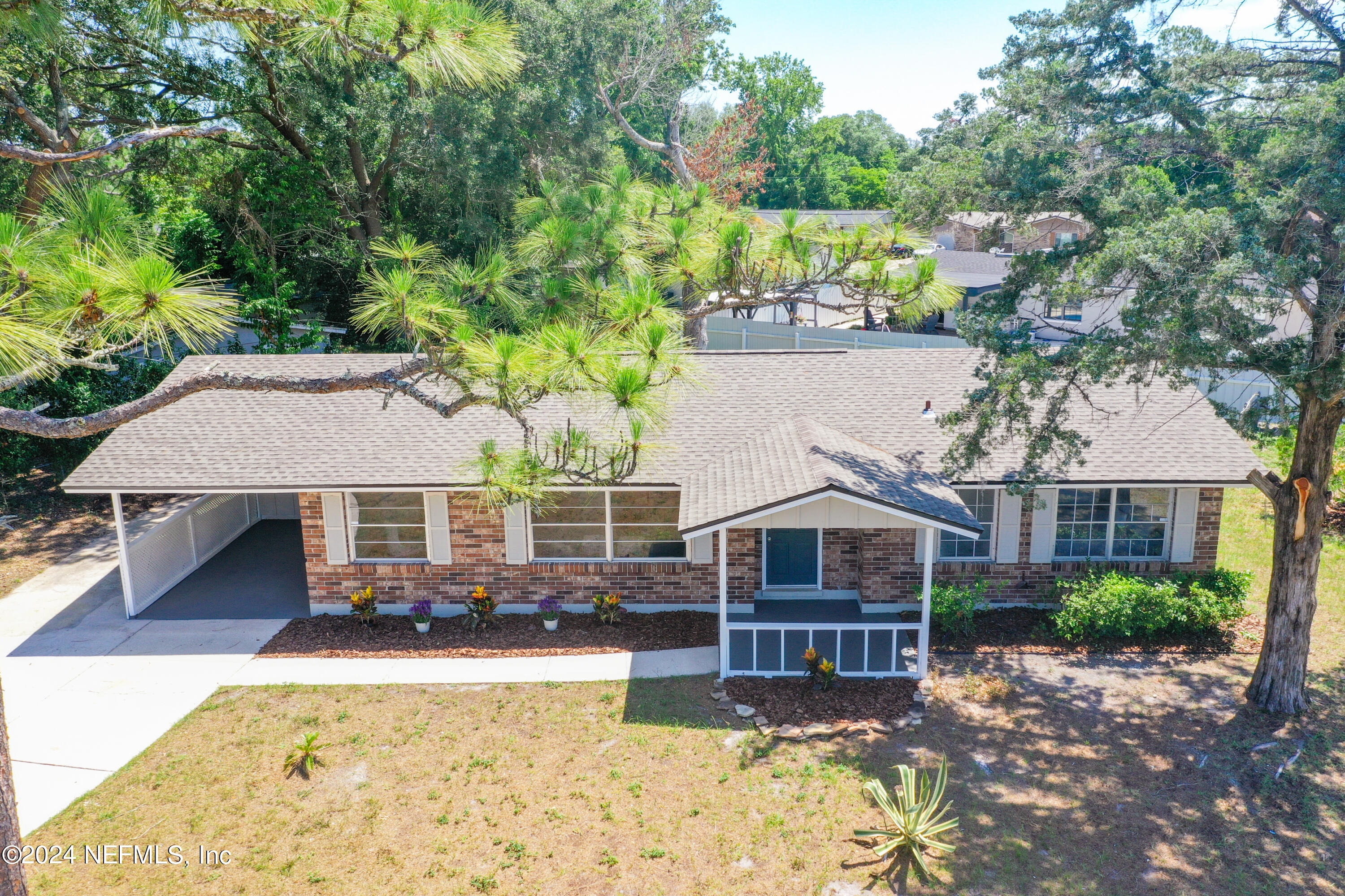 Photo 4 of 29 of 582 VALDERIA Drive house