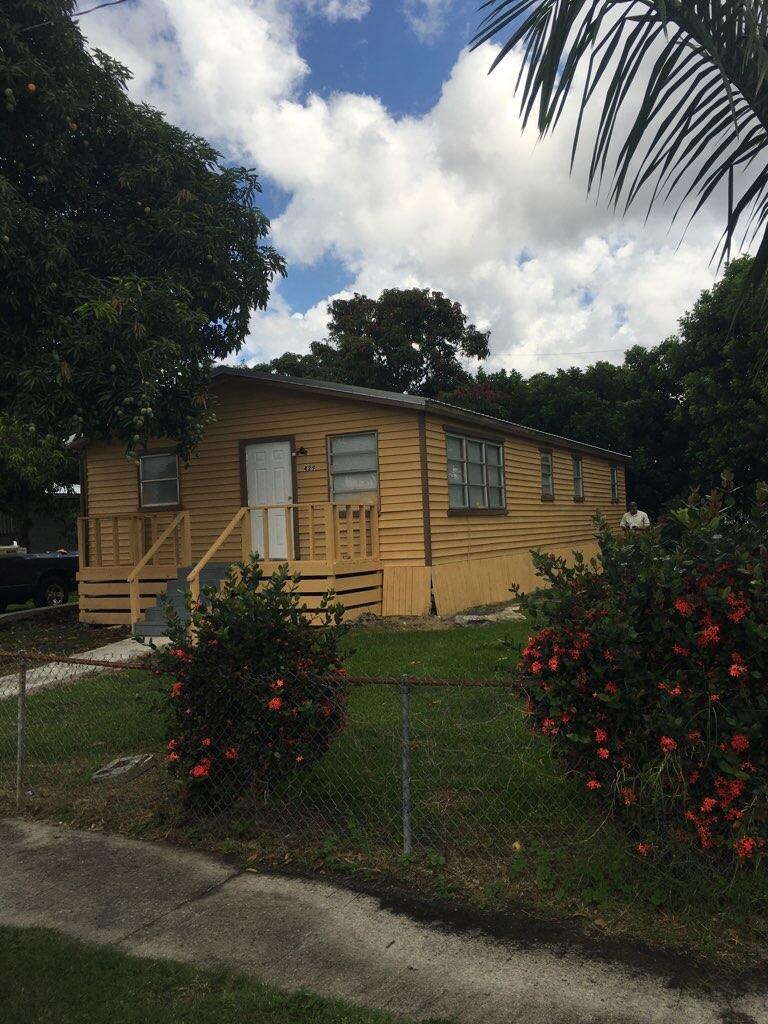 Photo 1 of 3 of 429 S Cocoanut Road mobile home