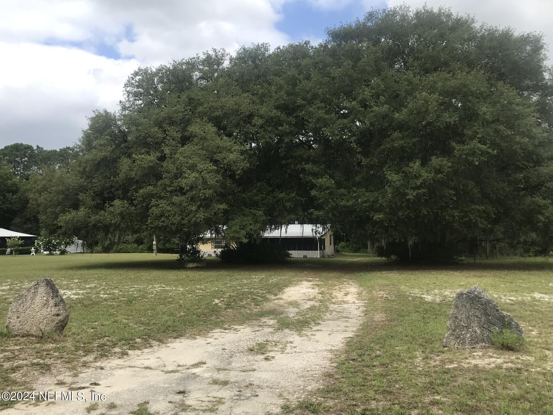 Photo 2 of 26 of 121 ROWLAND Avenue mobile home