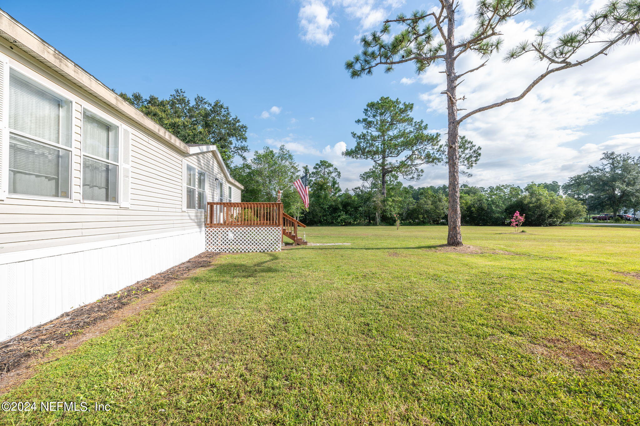 Photo 5 of 33 of 109 HARBOR FARMS Court mobile home