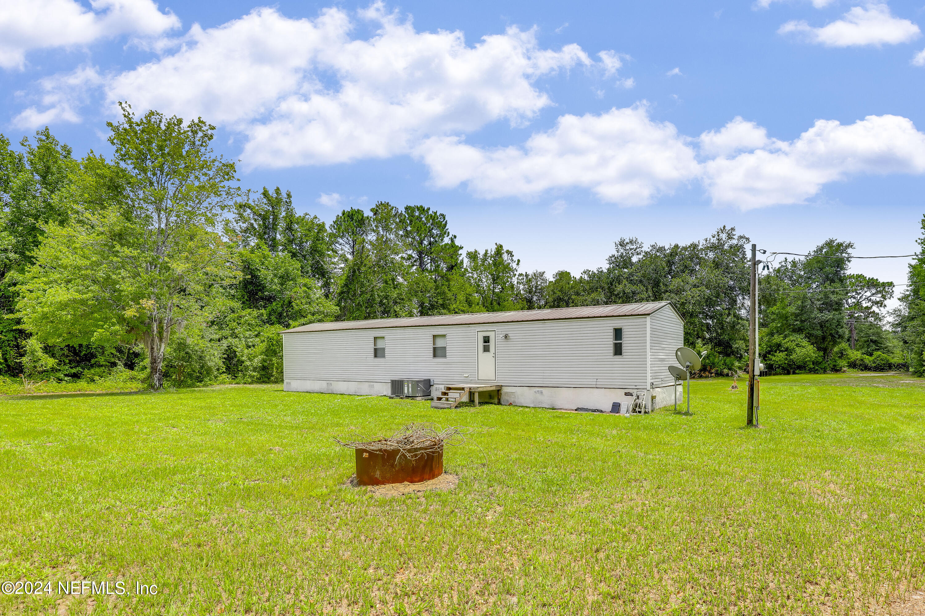 Photo 31 of 44 of 127 MOCCASIN CREEK Drive mobile home