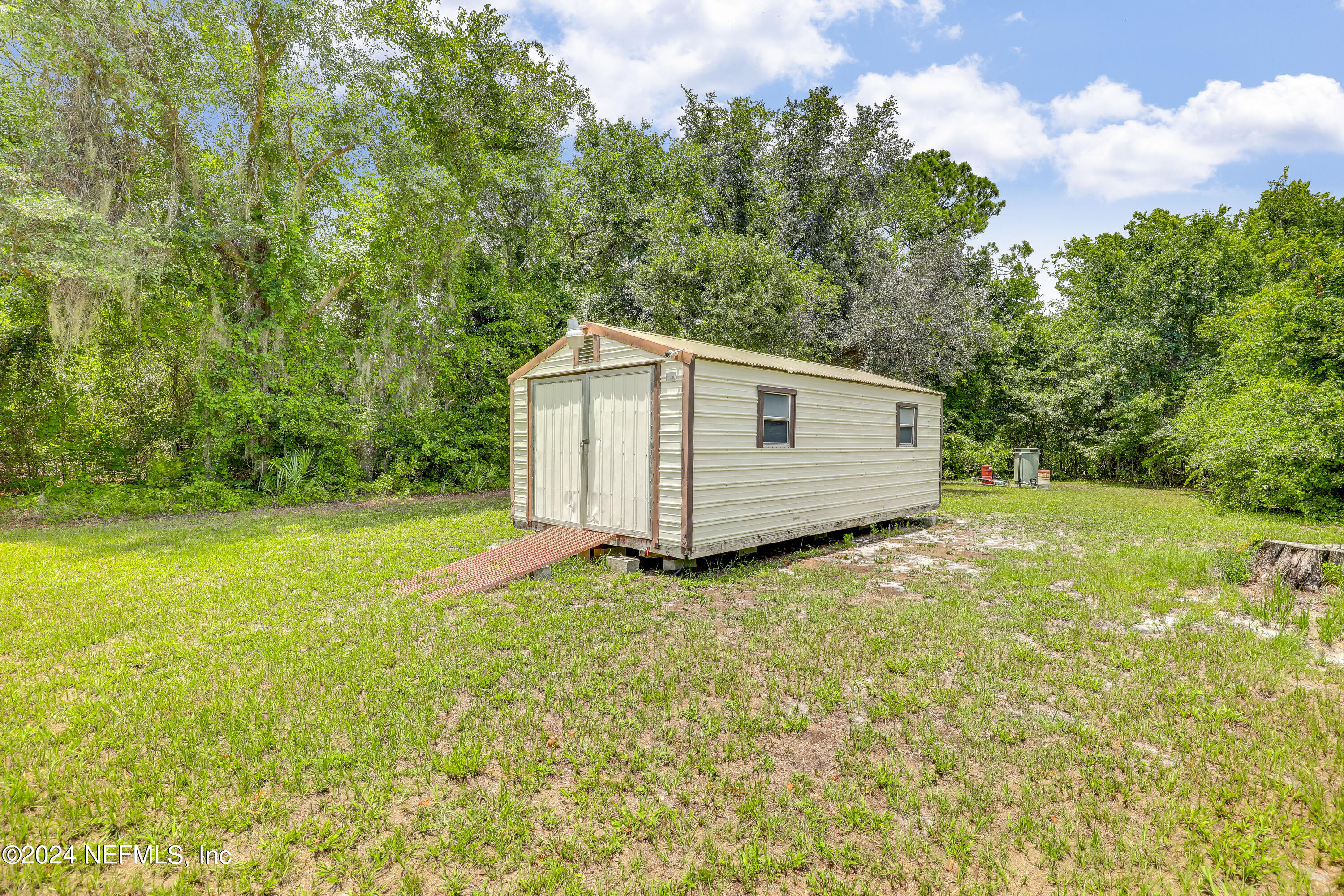 Photo 32 of 44 of 127 MOCCASIN CREEK Drive mobile home