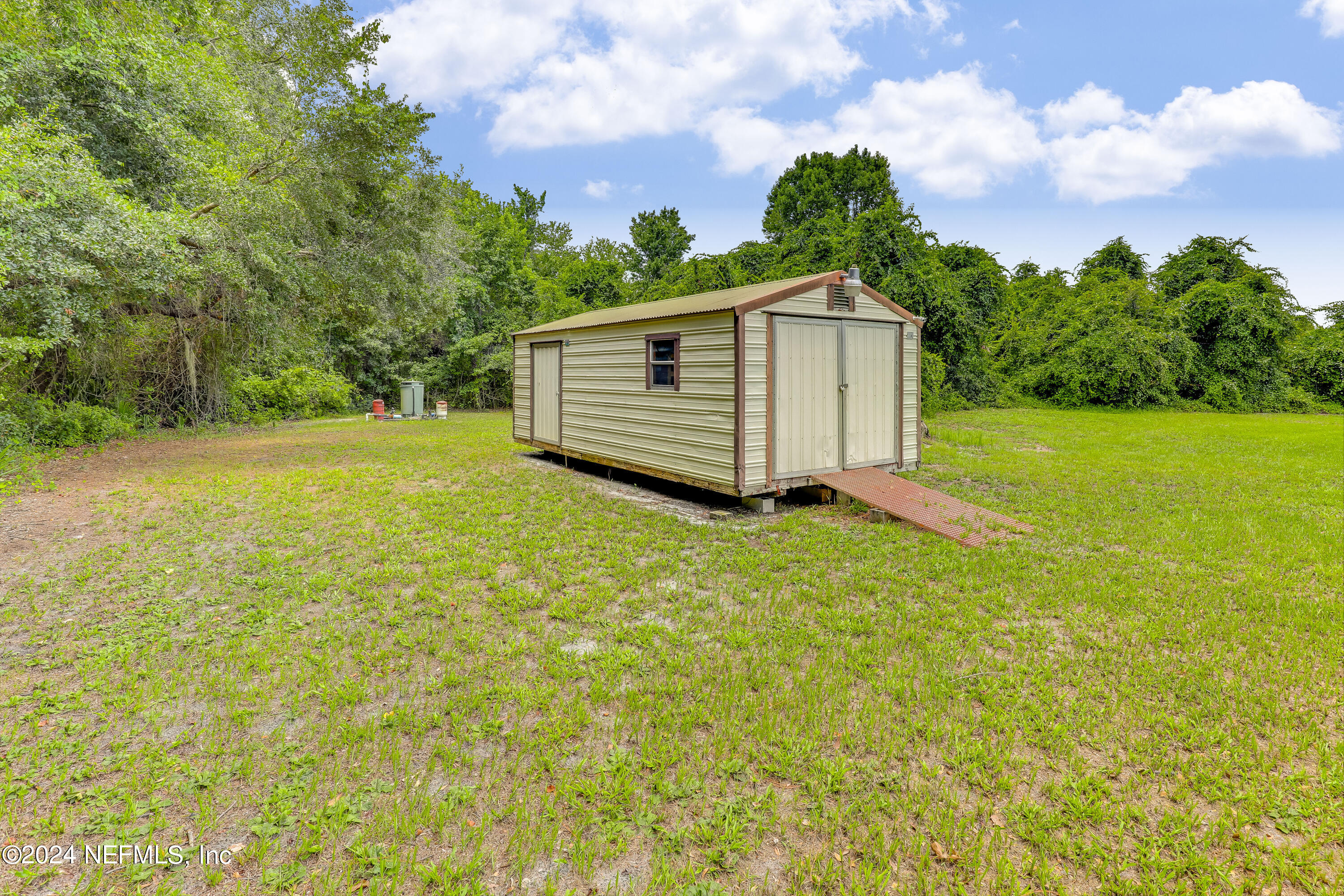 Photo 33 of 44 of 127 MOCCASIN CREEK Drive mobile home