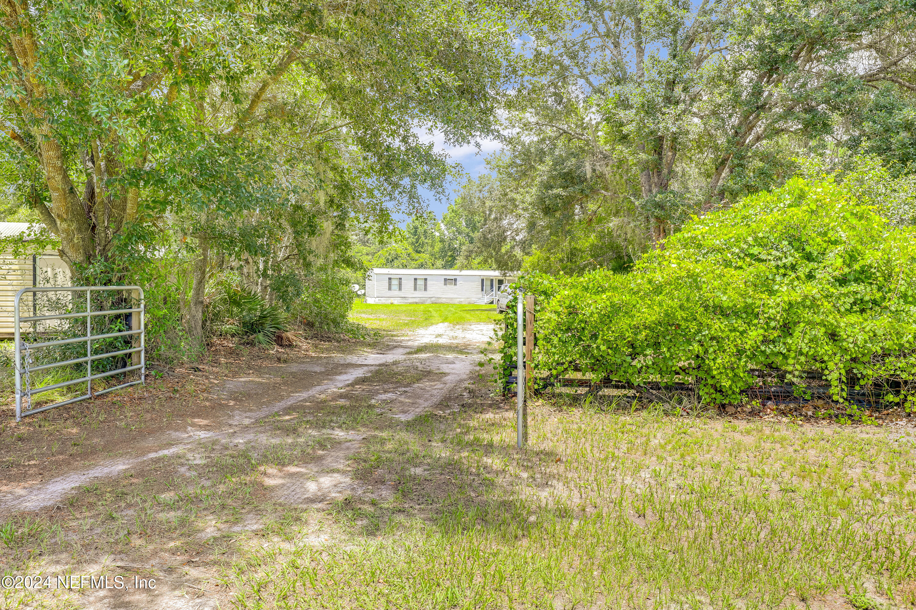 Photo 36 of 44 of 127 MOCCASIN CREEK Drive mobile home