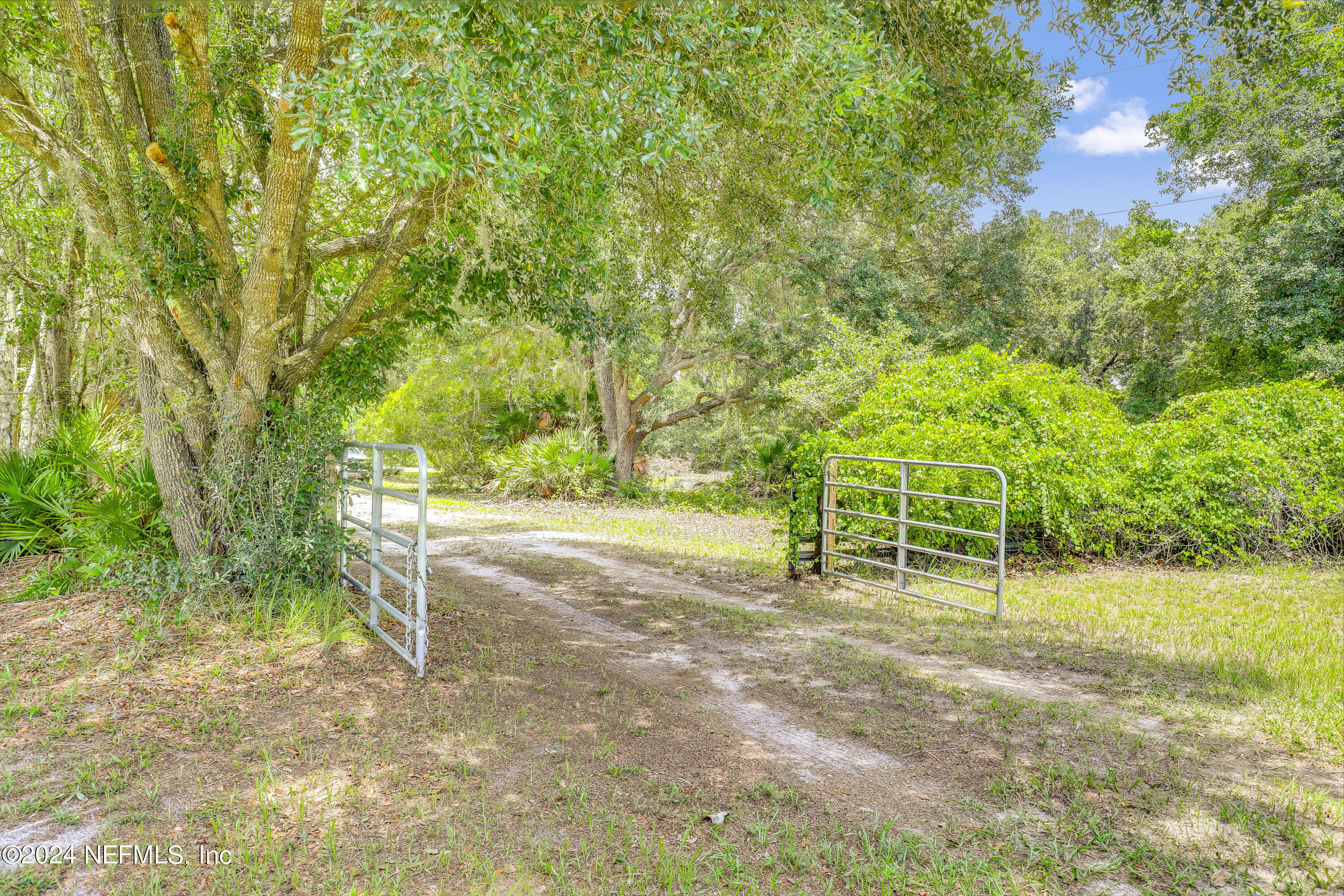 Photo 6 of 44 of 127 MOCCASIN CREEK Drive mobile home