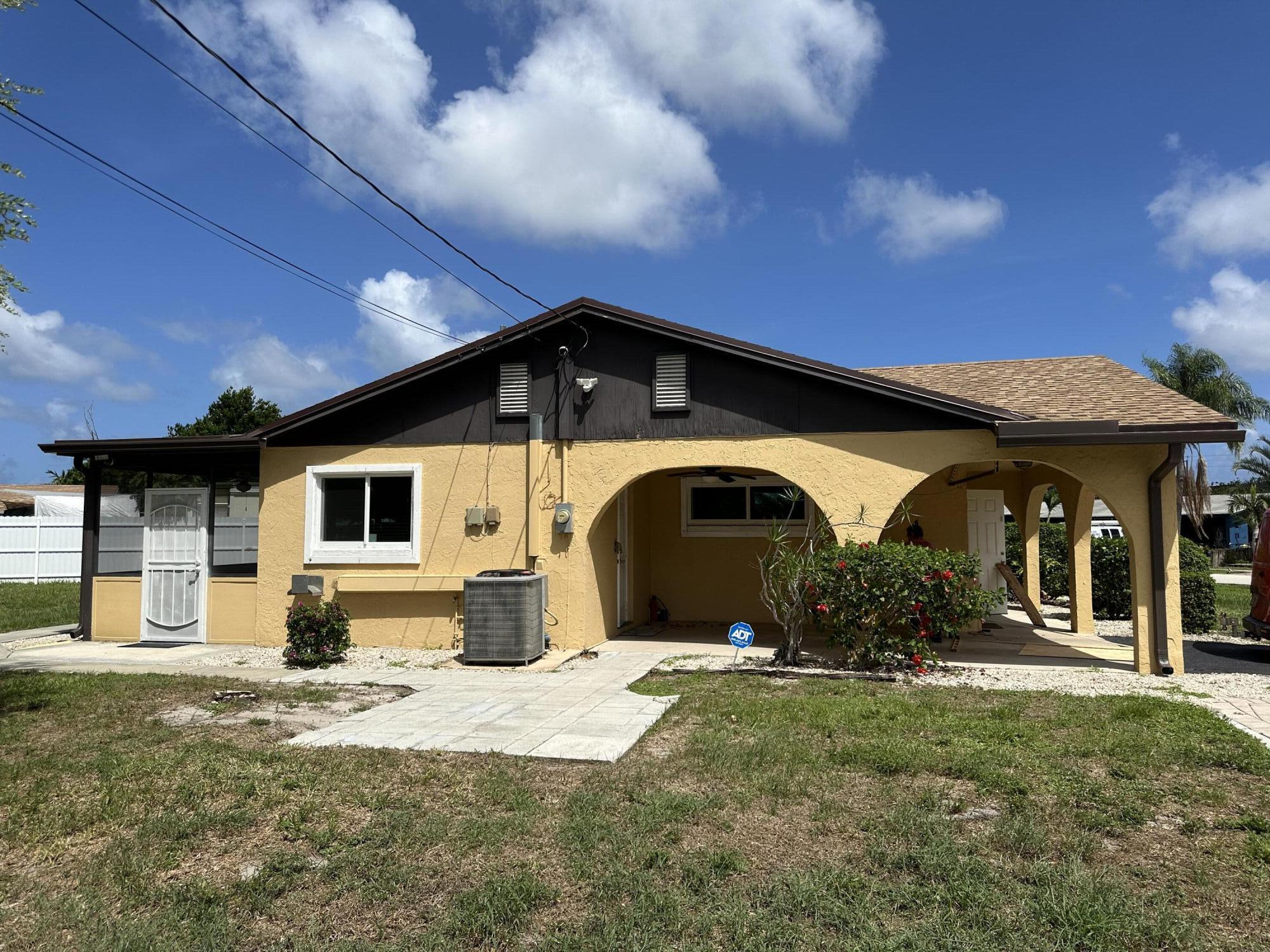 Photo 2 of 21 of 116 Yucatan Drive house