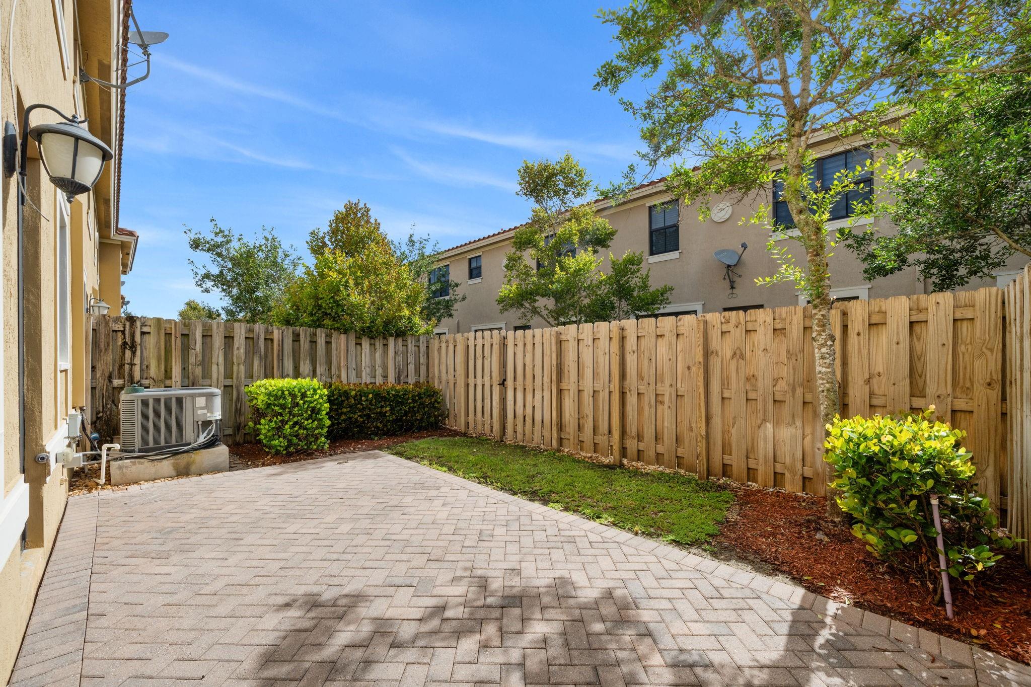 Photo 9 of 32 of 8434 Blue Cove Way 4 townhome