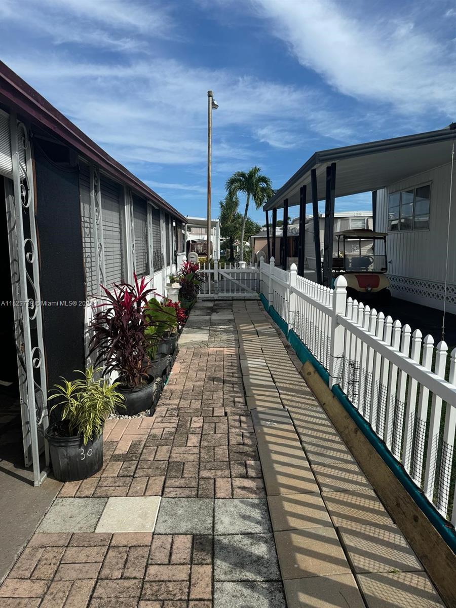 Photo 14 of 18 of 115 N Lone Pine Dr Hallandale mobile home