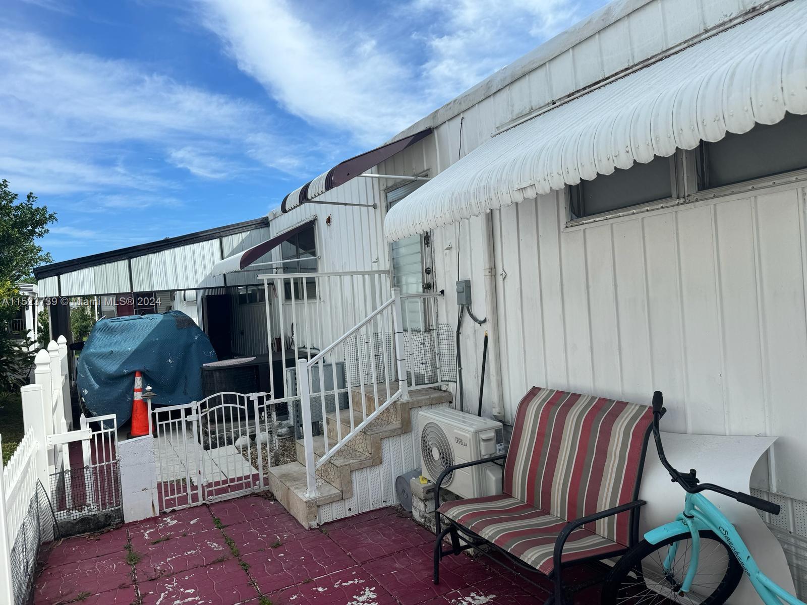 Photo 2 of 18 of 115 N Lone Pine Dr Hallandale mobile home