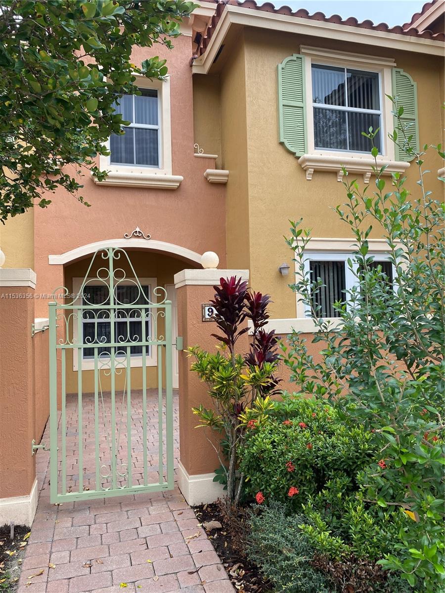 Photo 1 of 19 of listing 6001a37a-b9a7-4985-aaac-214273638c24 condo